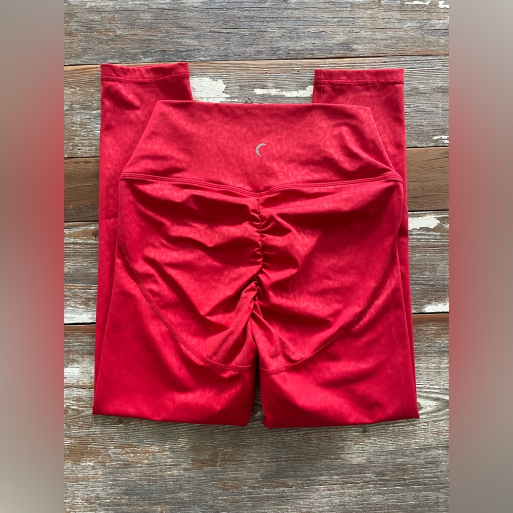 Zyia Red Leopard Scrunchy Leggings - Picture 2 of 6